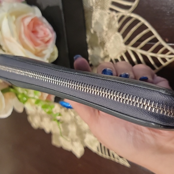 Authentic Gucci zippy wallet - Picture 5 of 9